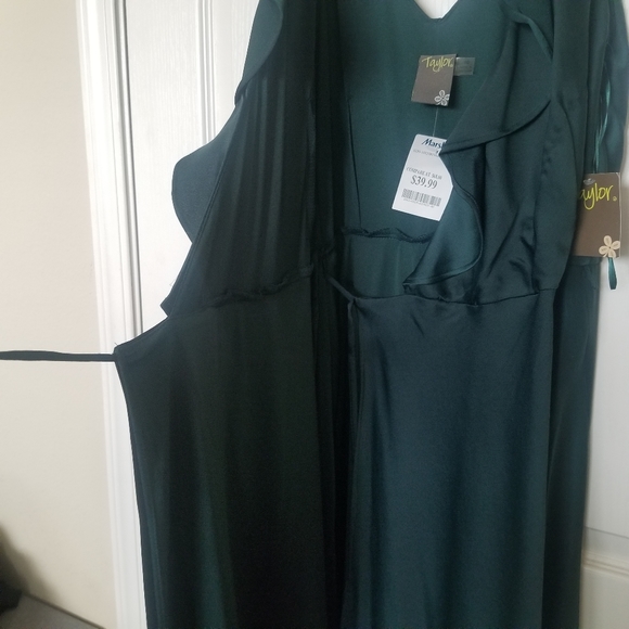 Gorgeous hunter emerand green wrap dress - Picture 7 of 11